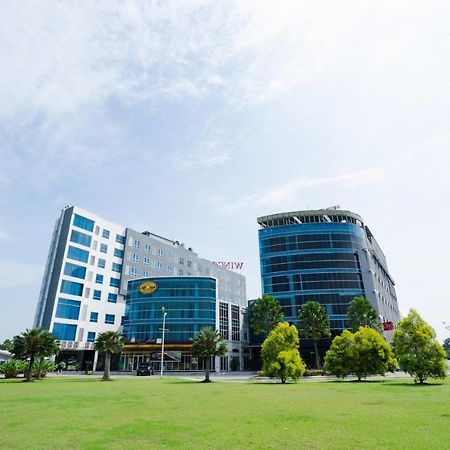 The Crew Hotel Medan Exterior photo